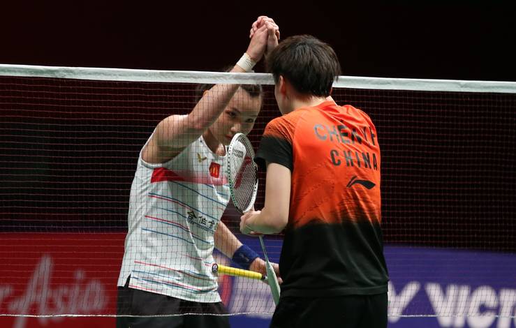 Tunggal putri Taiwan, Tai Tzu Ying (kiri) bersalaman dengan Chen Yu Fei (Tiongkok) usai bertanding. (Foto: BADMINTONPHOTO - Mark Phelan) Tunggal putri Taiwan, Tai Tzu Ying (kiri) bersalaman dengan Chen Yu Fei (Tiongkok) usai bertanding. (Foto: BADMINTONPHOTO - Mark Phelan)