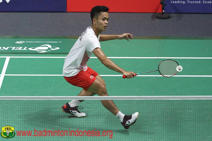 Anthony Sinisuka Ginting mengembalikan shuttlecock. Anthony Sinisuka Ginting mengembalikan shuttlecock.