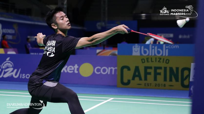 Vicky Angga Saputra (Indonesia) mengembalikan shuttlecock. Vicky Angga Saputra (Indonesia) mengembalikan shuttlecock.