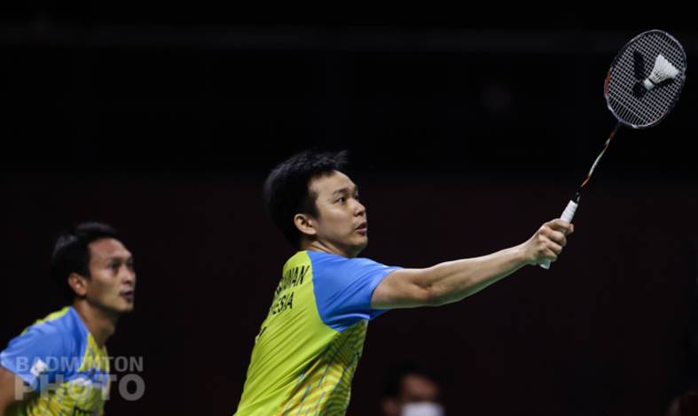 Hendra Setiawan/Mohammad Ahsan (Indonesia) mengembalikan shuttlecock. (Copyright: Badmintonphoto | Courtesy of BWF) Hendra Setiawan/Mohammad Ahsan (Indonesia) mengembalikan shuttlecock. (Copyright: Badmintonphoto | Courtesy of BWF)