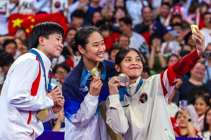 He Bing Jiao, An Se Young, & Gregoria Mariska Tunjung (PBSI/BadmintonPhoto/Mikael Ropars) He Bing Jiao, An Se Young, & Gregoria Mariska Tunjung (PBSI/BadmintonPhoto/Mikael Ropars)