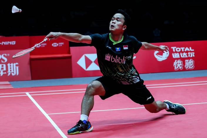 Anthony Sinisuka Ginting (Indonesia) mengembalikan shuttlecock. Anthony Sinisuka Ginting (Indonesia) mengembalikan shuttlecock.