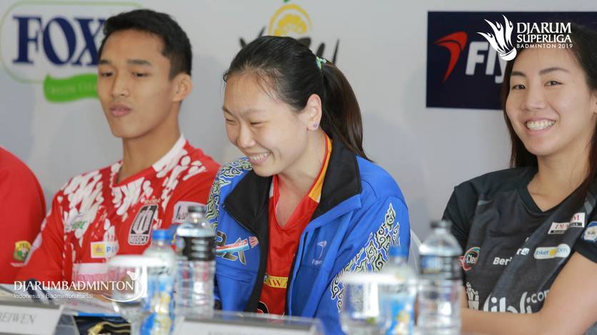 Zhang Beiwen (tengah) saat konfrensi pers Djarum Superliga Badminton 2019. Zhang Beiwen (tengah) saat konfrensi pers Djarum Superliga Badminton 2019.