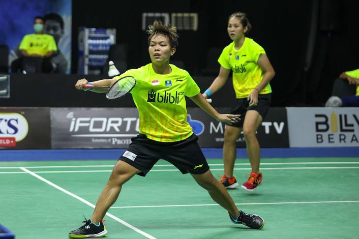 Ribka Sugiarto/Siti Fadia Silva Ramadhanti (tim Rajawali) mengembalikan shuttlecock. Ribka Sugiarto/Siti Fadia Silva Ramadhanti (tim Rajawali) mengembalikan shuttlecock.