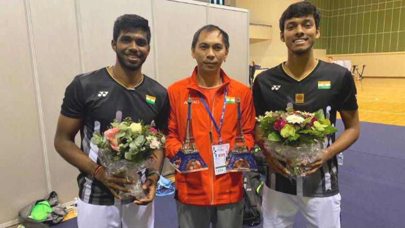 Flandy Limpele (Tengah) Bersama Satwiksairaj Rankireddy/Chirag Shetty (photo: Facebook) Flandy Limpele (Tengah) Bersama Satwiksairaj Rankireddy/Chirag Shetty (photo: Facebook)