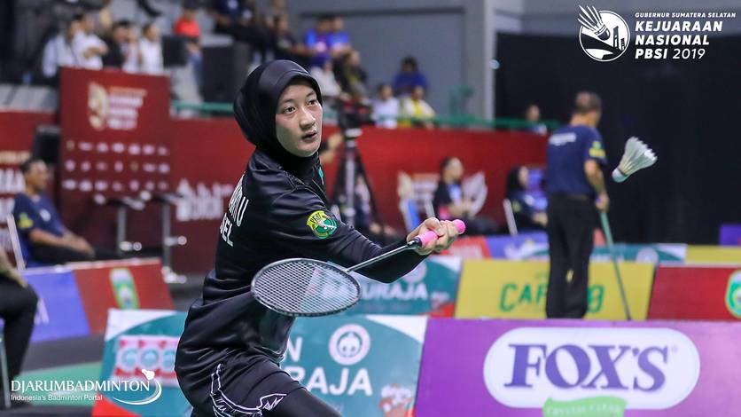 Mia Mawarti Utami (Sumatera Selatan) menyambut pengembalian. Mia Mawarti Utami (Sumatera Selatan) menyambut pengembalian.