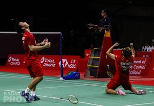 Selebrasi kemenangan Dechapol Puavaranukroh/Sapsiree Taerattanachai (Thailand). (Copyright: Badmintonphoto | Courtesy of BWF)