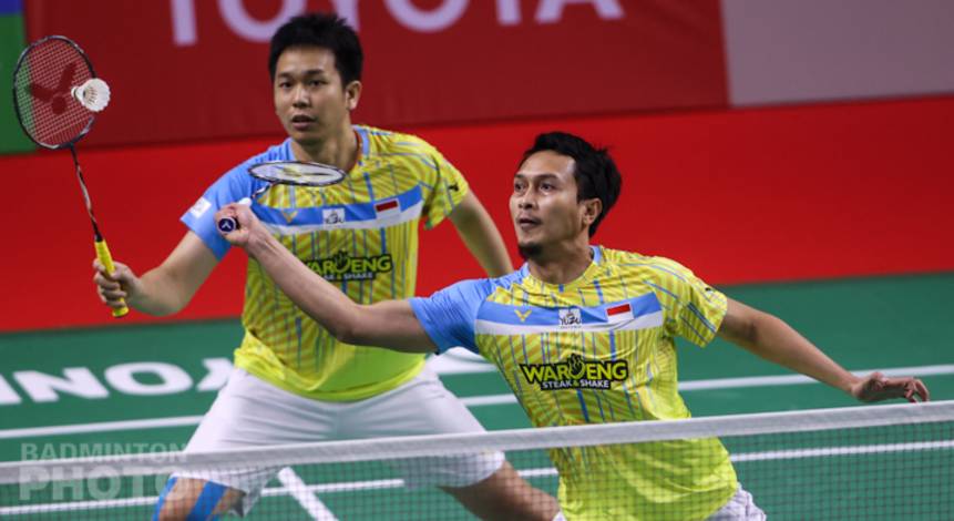 Ganda putra Indonesia, Hendra Setiawan/Mohammad Ahsan bersiap menyambar pengembalian. (Copyright: Badmintonphoto | Courtesy of BWF) Ganda putra Indonesia, Hendra Setiawan/Mohammad Ahsan bersiap menyambar pengembalian. (Copyright: Badmintonphoto | Courtesy of BWF)