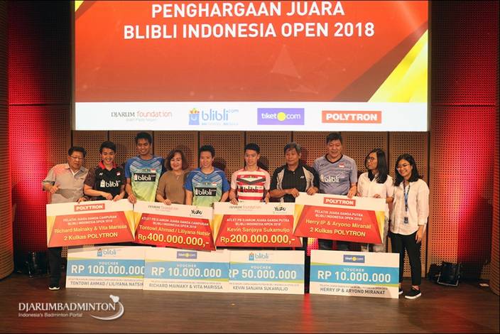 Para Atlet Menerima Bonus di Galeri Indonesia Kaya