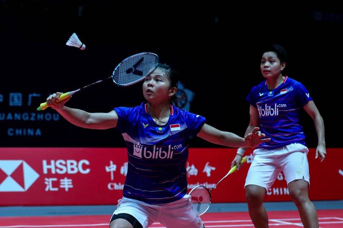 Greysia Polii/Apriyani Rahayu (Indonesia) menyambut pengembalian. Greysia Polii/Apriyani Rahayu (Indonesia) menyambut pengembalian.