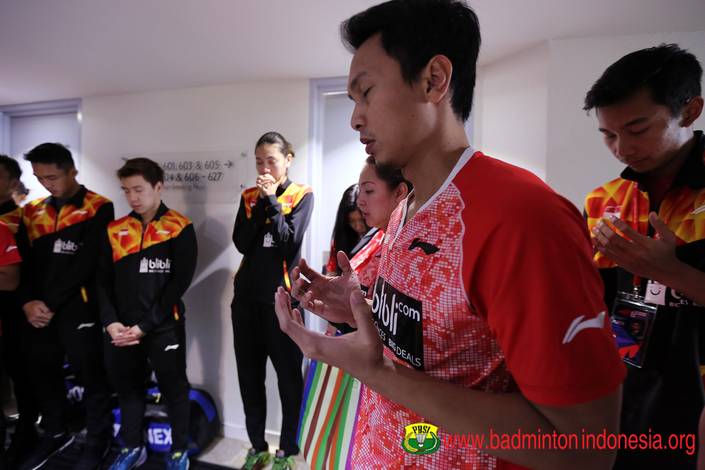 Tim Indonesai Berdoa di Piala Sudirman 2017 (foto: PBSI)