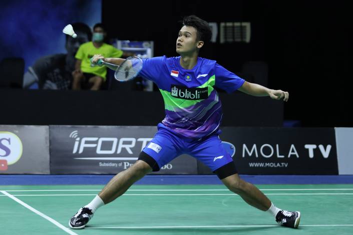 Christian Adinata (Tim Harimau) menyambut pengembalian. Christian Adinata (Tim Harimau) menyambut pengembalian.
