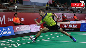 Andreas Prayar Lumintang (PB Pioner Manado) berusaha menggapai pengembalian.