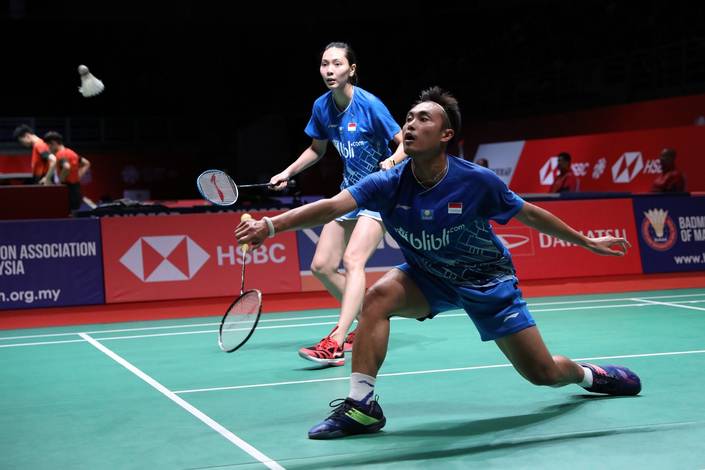 Hafiz Faizal/Gloria Emanuelle Widjaja (Indonesia) mengembalikan shuttlecock. Hafiz Faizal/Gloria Emanuelle Widjaja (Indonesia) mengembalikan shuttlecock.
