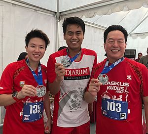 Tontowi Ahmad/Liliyana Natsir Berfoto Bersama Victor R. Hartono Usai Mengikuti KASKUS Kudus Half Marathon 2017.