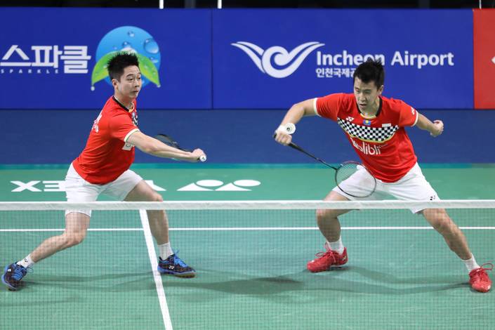 Kevin Sanjaya Sukamuljo/Marcus Fernaldi Gideon (Indonesia) bersiap menghadang serangan. Kevin Sanjaya Sukamuljo/Marcus Fernaldi Gideon (Indonesia) bersiap menghadang serangan.