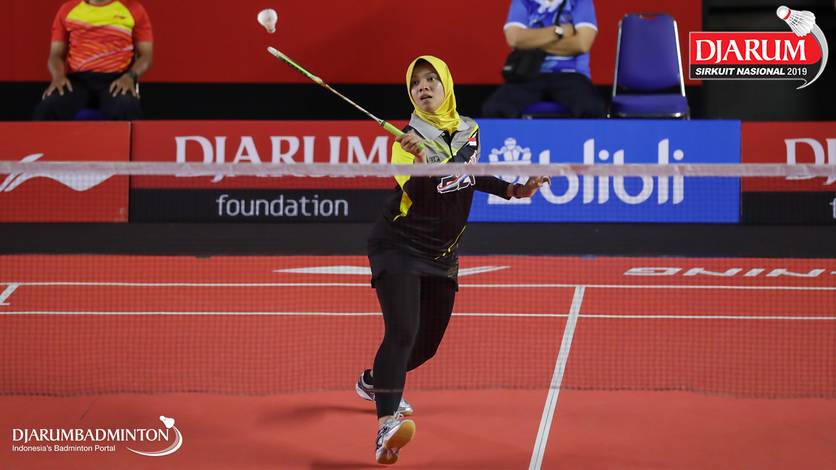Febby Angguni (PB Berkat Abadi) menyambut pengembalian. Febby Angguni (PB Berkat Abadi) menyambut pengembalian.