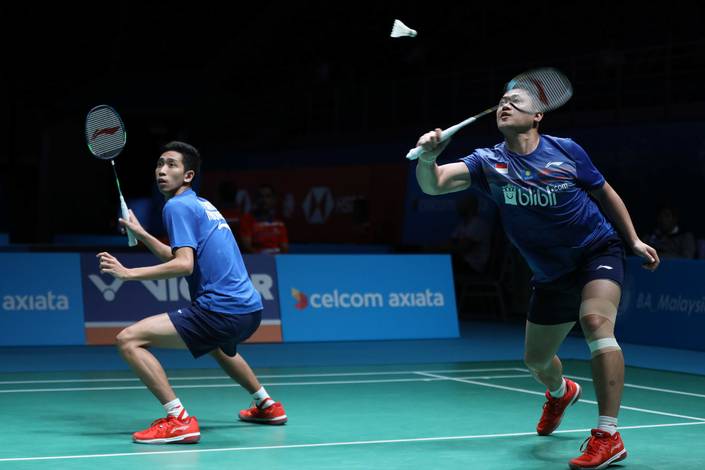 Wahyu Nayaka Arya Pangkaryanira/Ade Yusuf Santoso (Indonesia) bersiap menghadang pengembalian. Wahyu Nayaka Arya Pangkaryanira/Ade Yusuf Santoso (Indonesia) bersiap menghadang pengembalian.