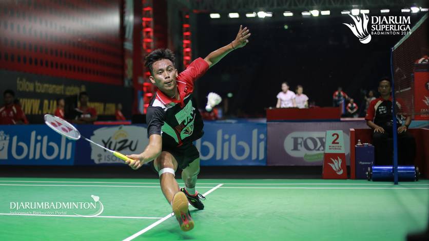 Krishna Adi Nugraha (Indonesia) berusaha menggapai pengembalian. Krishna Adi Nugraha (Indonesia) berusaha menggapai pengembalian.