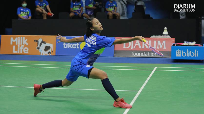 Putri Kusuma Wardani (Indonesia) mengembalikan shuttlecock. Putri Kusuma Wardani (Indonesia) mengembalikan shuttlecock.
