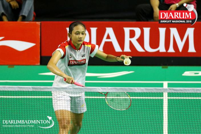 Mutia Dita Ainul Baroroh (PB Djarum Kudus) bersiap menyambut pengembalian. Mutia Dita Ainul Baroroh (PB Djarum Kudus) bersiap menyambut pengembalian.