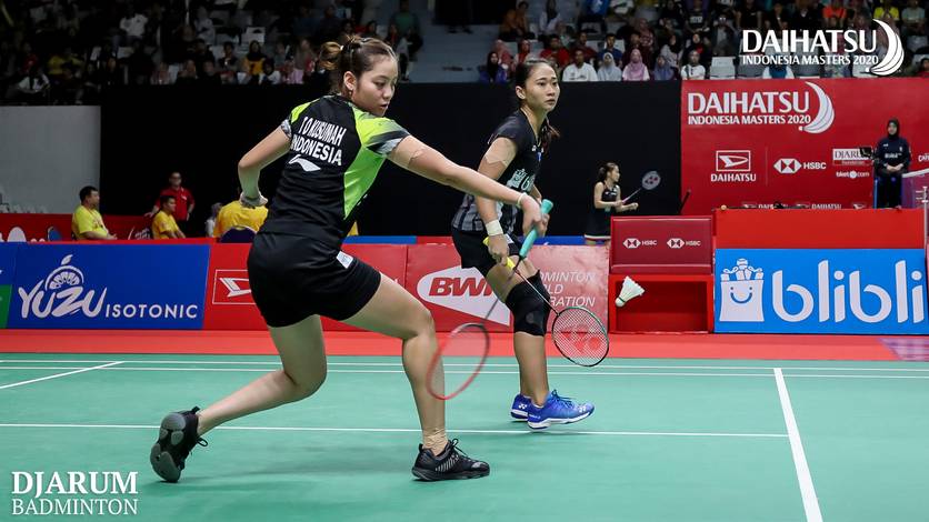 Ni Ketut Mahadewi Istarani/Tania Oktaviani Kusumah (Indonesia) menyambut pengembalian. Ni Ketut Mahadewi Istarani/Tania Oktaviani Kusumah (Indonesia) menyambut pengembalian.