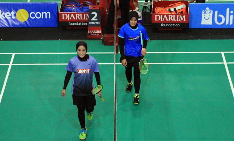 Hanna Ramadhini (kiri) Usai Berhadapan Dengan Wulan Cahya Utami Suko Putri. Hanna Ramadhini (kiri) Usai Berhadapan Dengan Wulan Cahya Utami Suko Putri.