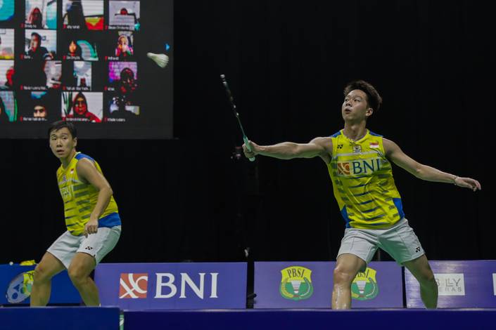 Kevin Sanjaya Sukamuljo/Marcus Fernaldi Gideon (Indonesia) mengembalikan shuttlecock. (Foto: PP PBSI) Kevin Sanjaya Sukamuljo/Marcus Fernaldi Gideon (Indonesia) mengembalikan shuttlecock. (Foto: PP PBSI)