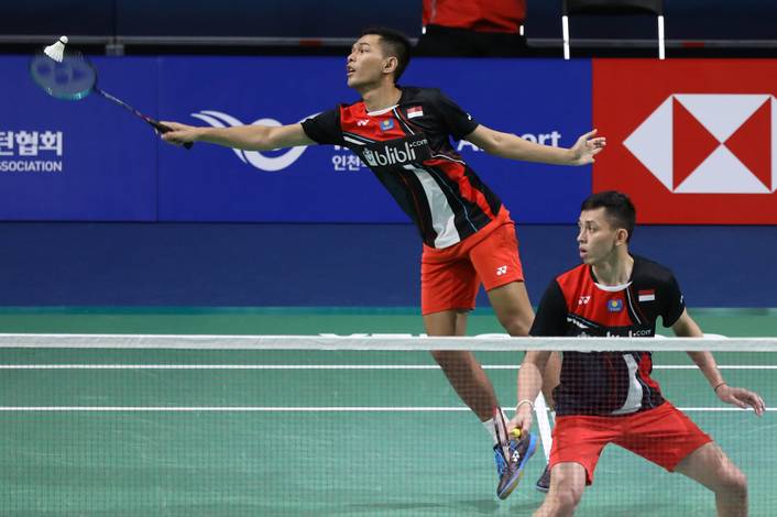 Fajar Alfian/Muhammad Rian Ardianto (Indonesia) mengembalikan shuttlecock. Fajar Alfian/Muhammad Rian Ardianto (Indonesia) mengembalikan shuttlecock.