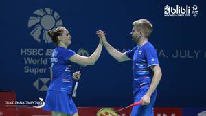 Selebrasi kemenangan Marcus Ellis/Lauren Smith (Inggris).