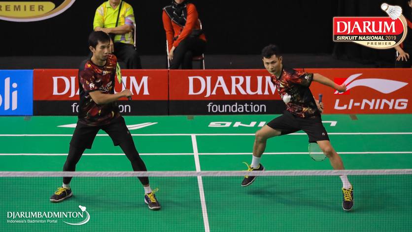 Kenas Adi Haryanto/Rian Agung Saputro (PB Berkat Abadi) menghadang serangan. Kenas Adi Haryanto/Rian Agung Saputro (PB Berkat Abadi) menghadang serangan.