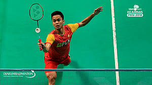 Anthony Sinisuka Ginting (SGS PLN) bersiap menyambut pengembalian.