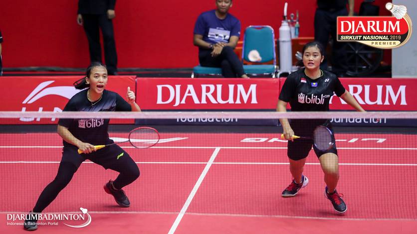 Amalia Cahya Pratiwi/Febriana Dwipuji Kusuma (Pelatnas) bersiap menyambut pengembalian. Amalia Cahya Pratiwi/Febriana Dwipuji Kusuma (Pelatnas) bersiap menyambut pengembalian.