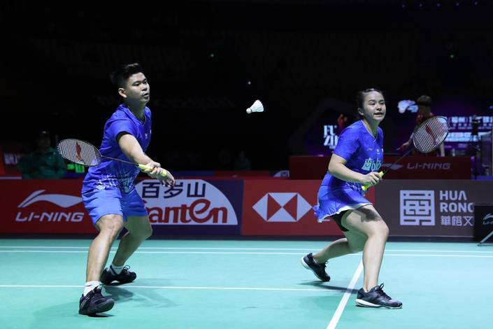Praveen Jordan/Melati Daeva Oktavianti (Indonesia) bersiap menyambut pengembalian. Praveen Jordan/Melati Daeva Oktavianti (Indonesia) bersiap menyambut pengembalian.