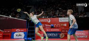 Marcus Ellis/Lauren Smith menyambar pengembalian lawan Marcus Ellis/Lauren Smith menyambar pengembalian lawan