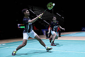 Fajar Alfian/Muhammad Rian Ardianto (Indonesia) mengembalikan shuttlecock.