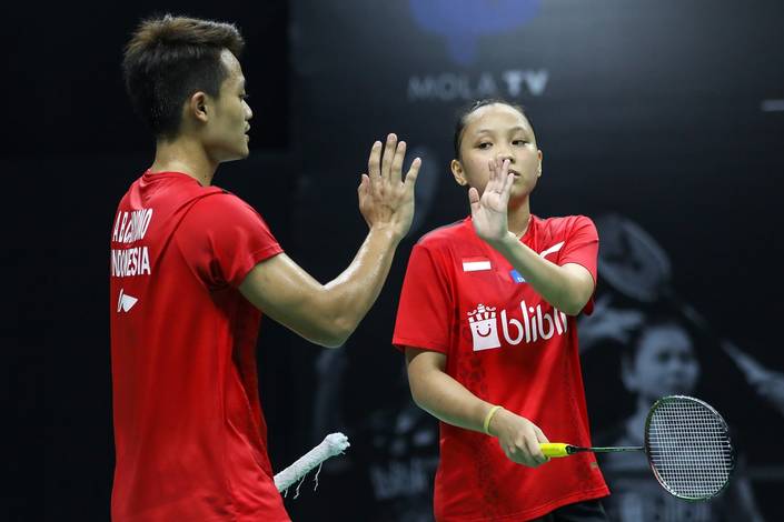 Selebrasi Akbar Bintang Cahyono/Winny Oktavina Kandow usai pertandingan. Selebrasi Akbar Bintang Cahyono/Winny Oktavina Kandow usai pertandingan.