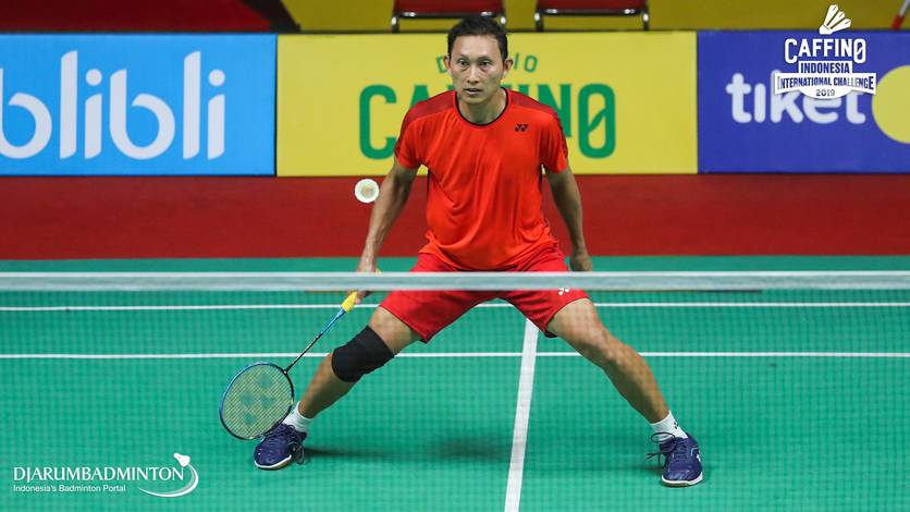 Sony Dwi Kuncoro (Indonesia) bersiap menyambut pengembalian. Sony Dwi Kuncoro (Indonesia) bersiap menyambut pengembalian.