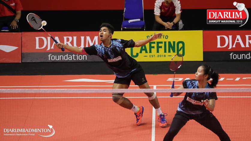 Muliadi Rizka Saputra/Trisma Arlisa Septiana (PB Pratama Badminton Academy) menyambut pengembalian. Muliadi Rizka Saputra/Trisma Arlisa Septiana (PB Pratama Badminton Academy) menyambut pengembalian.