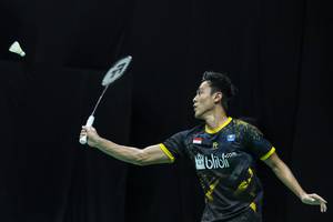 Shesar Hiren Rhustavito (Indonesia) menyambut pengembalian.