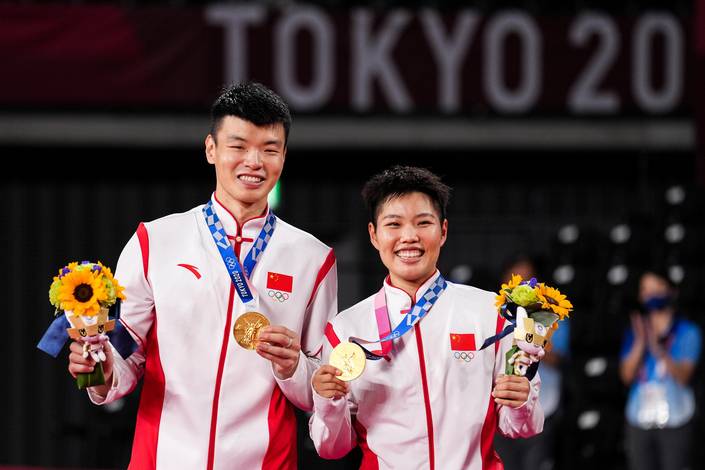 Ganda campuran Tiongkok, Wang Yi Lyu/Huang Dong Ping sukses menyabet medali emas Olimpiade Tokyo 2020. (Foto: BADMINTONPHOTO - Shi Tang) Ganda campuran Tiongkok, Wang Yi Lyu/Huang Dong Ping sukses menyabet medali emas Olimpiade Tokyo 2020. (Foto: BADMINTONPHOTO - Shi Tang)