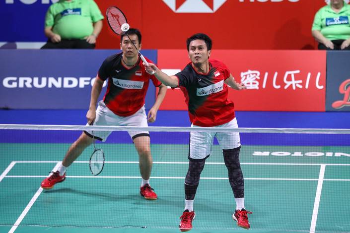 Hendra Setiawan/Mohammad Ahsan (Indonesia) menyambar pengembalian tanggung. Hendra Setiawan/Mohammad Ahsan (Indonesia) menyambar pengembalian tanggung.