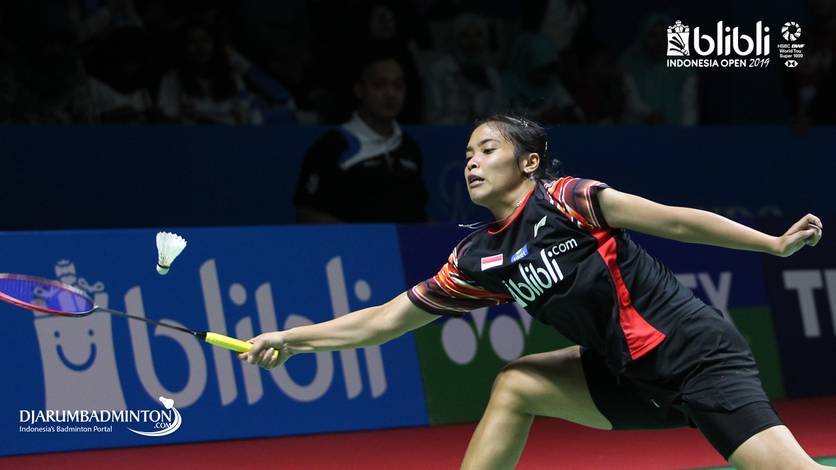Gregoria Mariska Tunjung (Indonesia) menyambut pengembalian. Gregoria Mariska Tunjung (Indonesia) menyambut pengembalian.