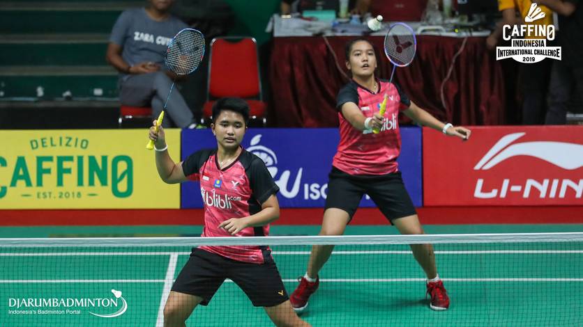 Nita Violina Marwah/Putri Syaikah (Indonesia) mengembalikan shuttlecock. Nita Violina Marwah/Putri Syaikah (Indonesia) mengembalikan shuttlecock.
