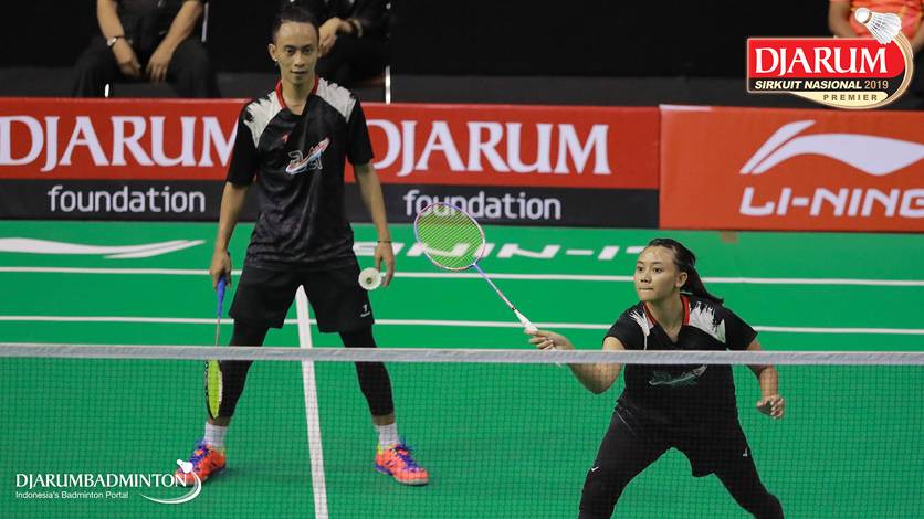 Agripina Primarahmanto Putera/Meirisa Cindy Sahputri (PB Berkat Abadi) menyambut pengembalian. Agripina Primarahmanto Putera/Meirisa Cindy Sahputri (PB Berkat Abadi) menyambut pengembalian.