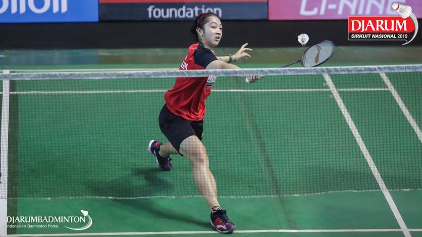 Made Dinda Windiasari (PB Djarum Kudus) menyambut pengembalian. Made Dinda Windiasari (PB Djarum Kudus) menyambut pengembalian.