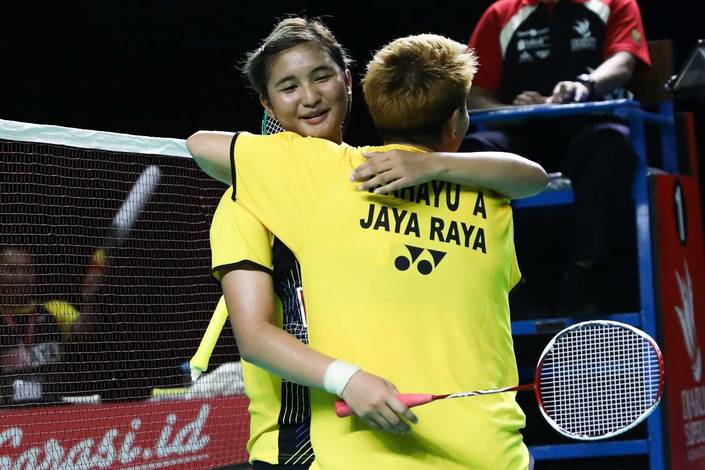 Apriyani Rahayu/Jauza Fadhila Sugiarto (Jaya Raya) berpelukan usai bertanding. Apriyani Rahayu/Jauza Fadhila Sugiarto (Jaya Raya) berpelukan usai bertanding.