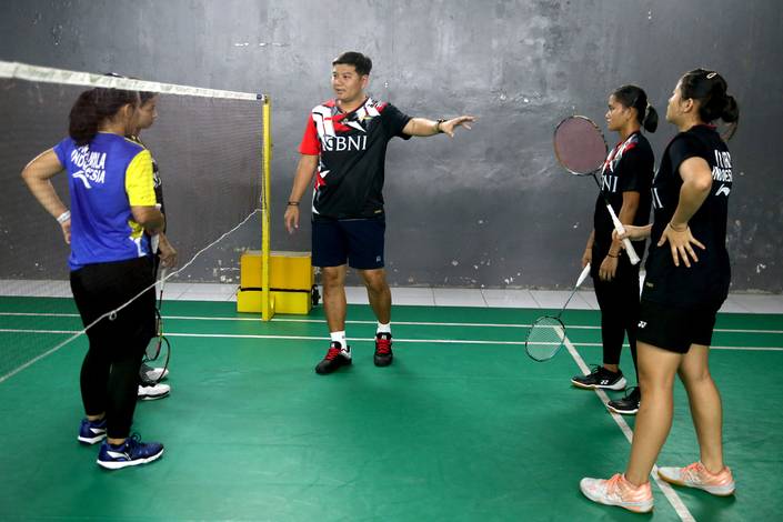 Enroe Suryanto & skuad ganda putri Indonesia (Humas PP PBSI)