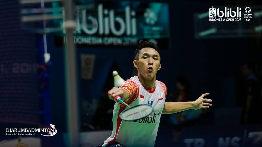 Jonatan Christie (Indonesia) returning shuttlecock. Jonatan Christie (Indonesia) returning shuttlecock.