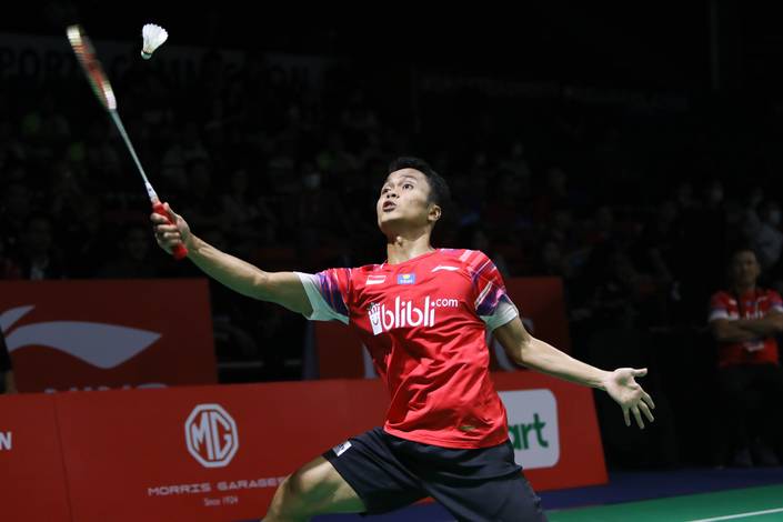 Anthony Sinisuka Ginting (Indonesia) mengembalikan shuttlecock. Anthony Sinisuka Ginting (Indonesia) mengembalikan shuttlecock.